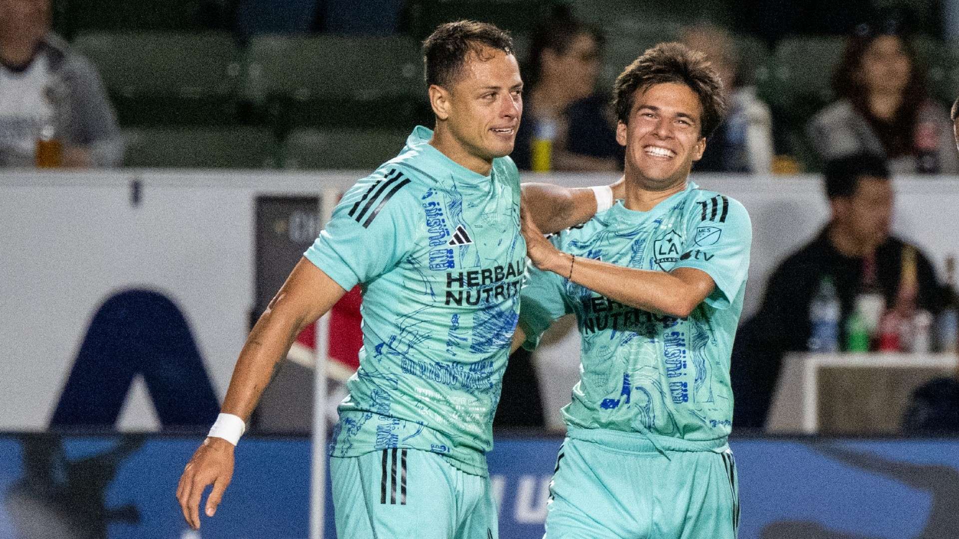 他的角色更 他的角色更